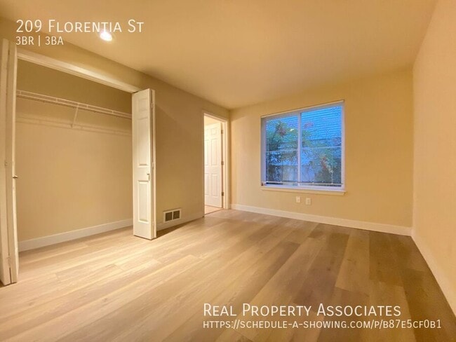 Building Photo - 209 Florentia St
