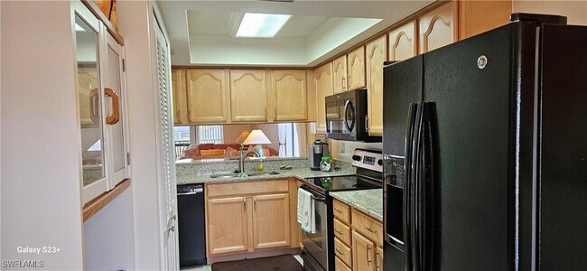 Building Photo - 15140 Riverbend Blvd