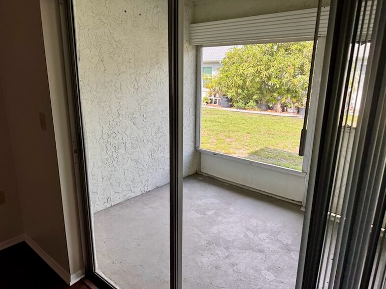 Building Photo - 2950 Wainwright Ct