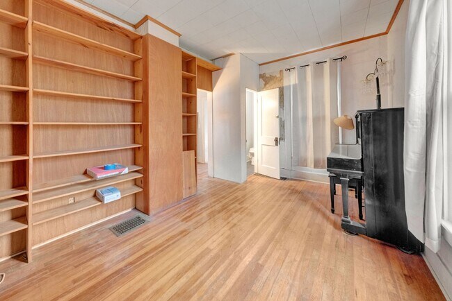 Building Photo - Urbana 3 bedroom/2 bathroom recently updated home!