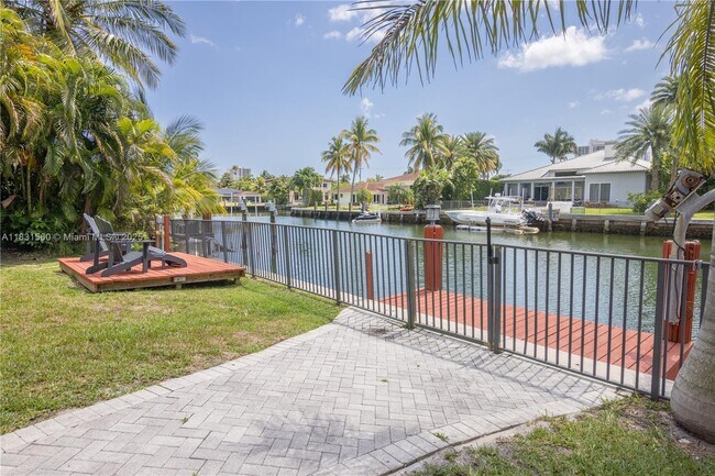 Building Photo - 413 Tamarind Dr