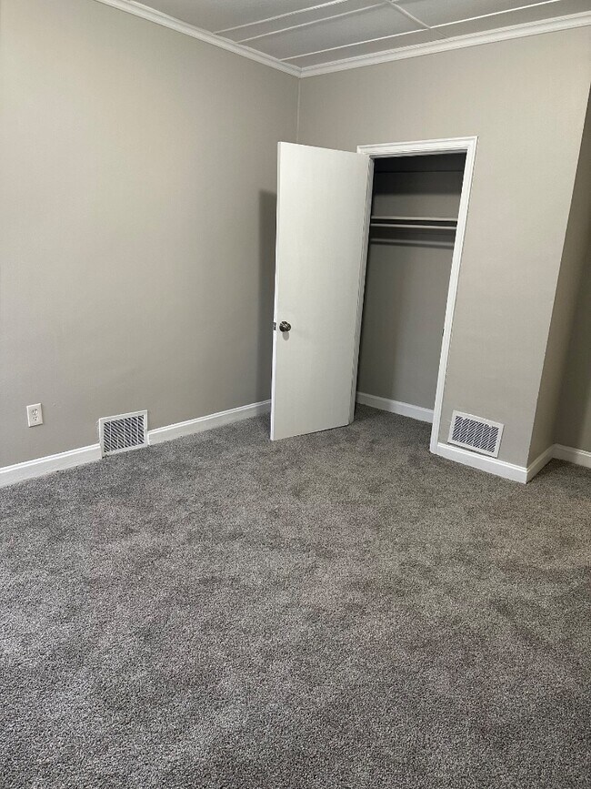 Building Photo - 6044 Mayflower Ave