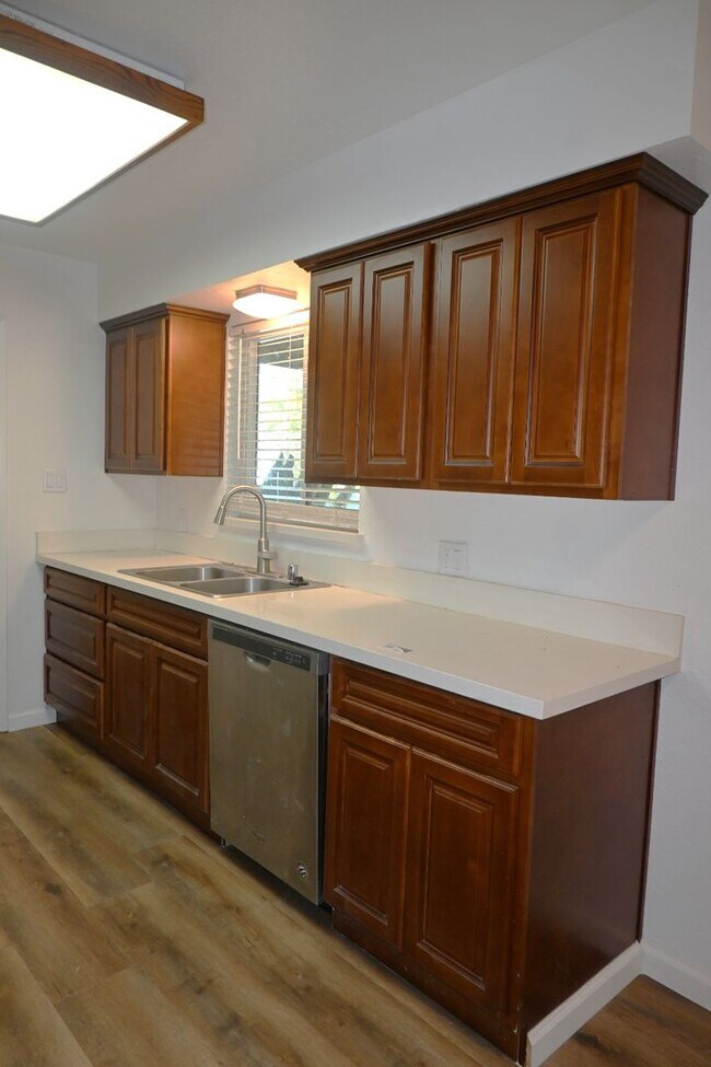 Building Photo - 2620 Fernandez Dr