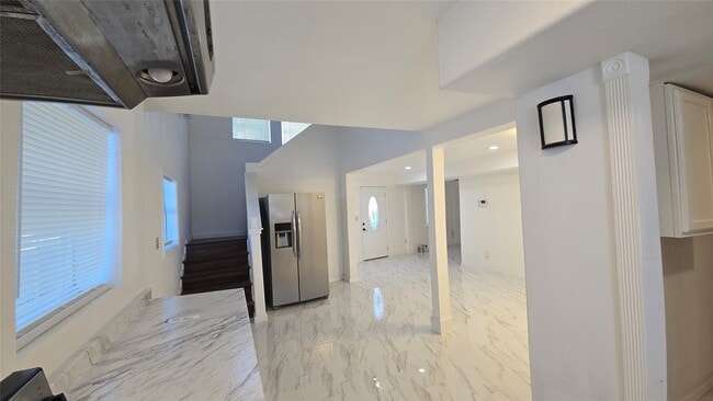 Building Photo - 421 Sidney St