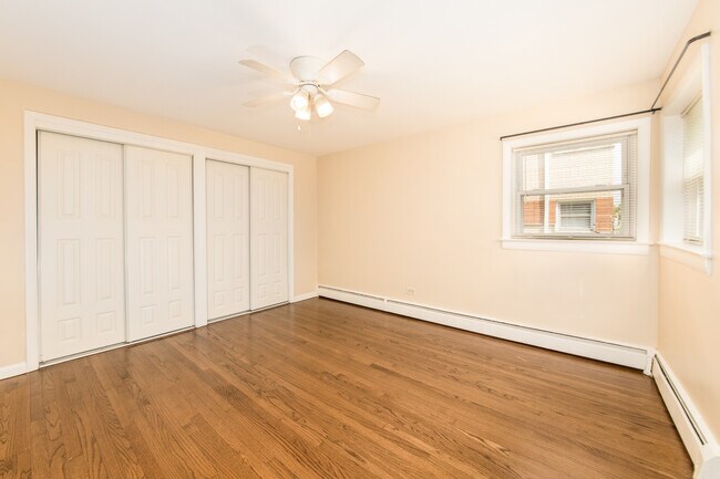 Building Photo - 2245 Des Plaines Ave