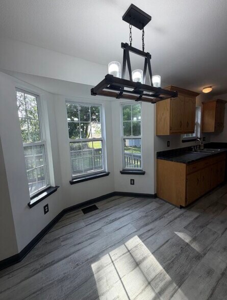Building Photo - 3531 Sandpiper Dr