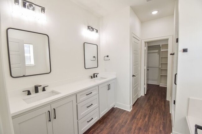 Building Photo - Tour Today! Stunning 4 Bedroom 2 Bath in W...