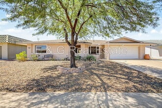 Building Photo - 9847 W Wrangler Dr