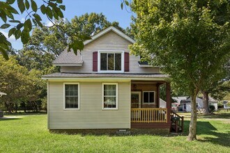 Building Photo - 144 Nelson Dr