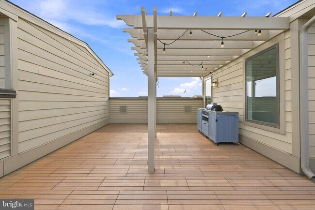 Building Photo - 44824 Tiverton Sq