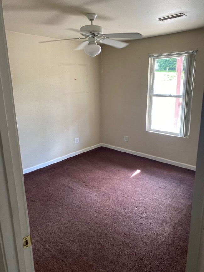 Building Photo - 319 E Mill St