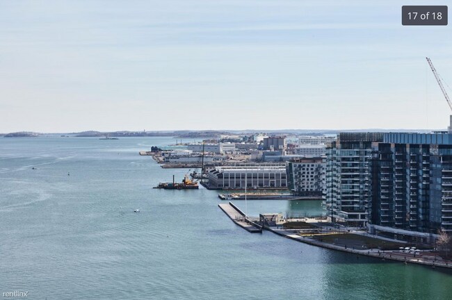 Building Photo - 2 br, 2 bath  - 85 E India Row Apt 23C