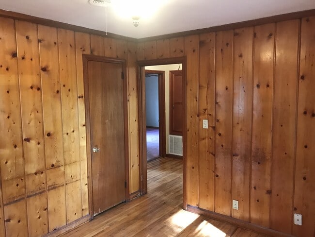 Building Photo - **UPCOMING**Nice 4 Bedroom / 1 Bathroom Ho...