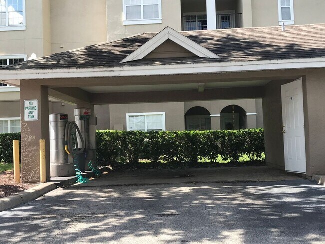 Building Photo - Gorgeous - Completely updated 2 bed 2 bath...