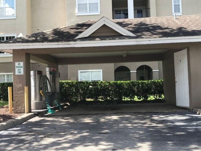 Building Photo - Spacious 2 bed 2 bath condo, split floorpl...