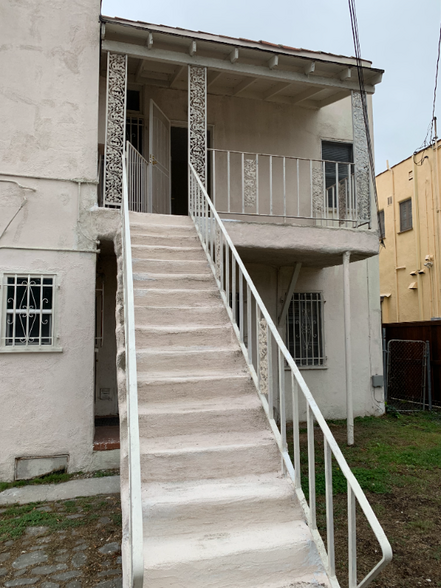Primary Photo - 824 1/2 S Curson Ave