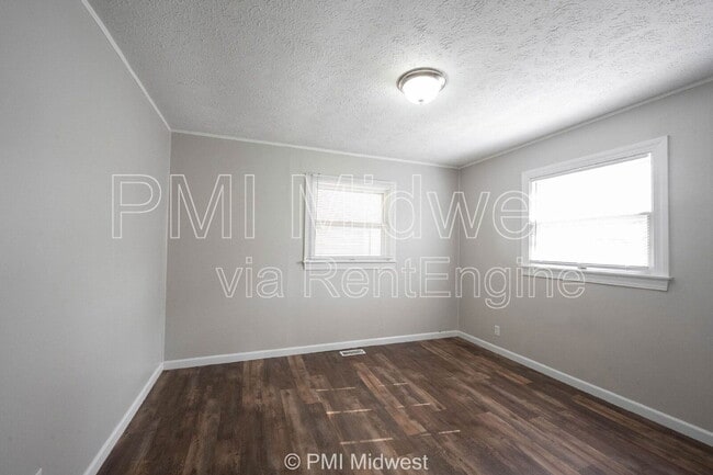 Building Photo - 126 Lewis Dr