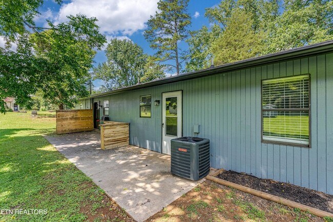 Building Photo - 712 Cooper Rd