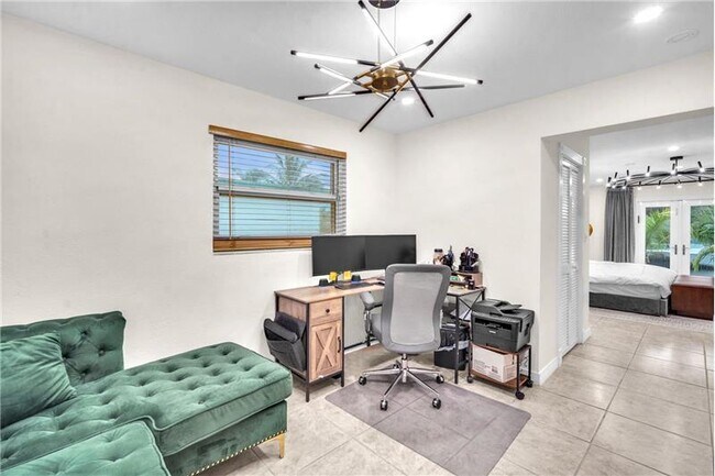 Building Photo - 4521 SW 34th Dr