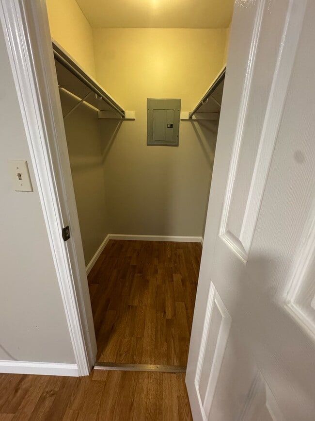 Building Photo - 98 Hill Ave