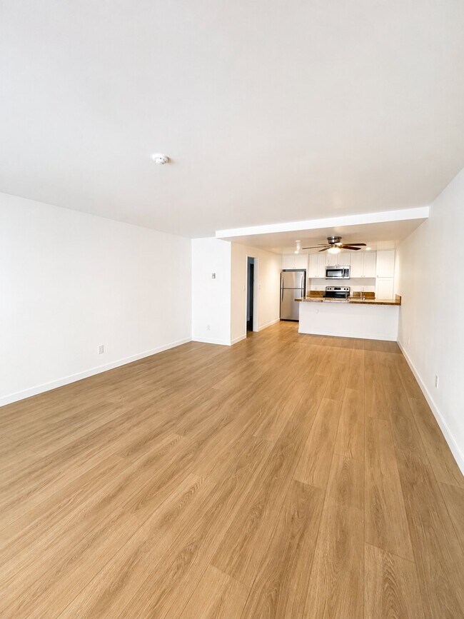 Building Photo - 108 N Helberta Ave