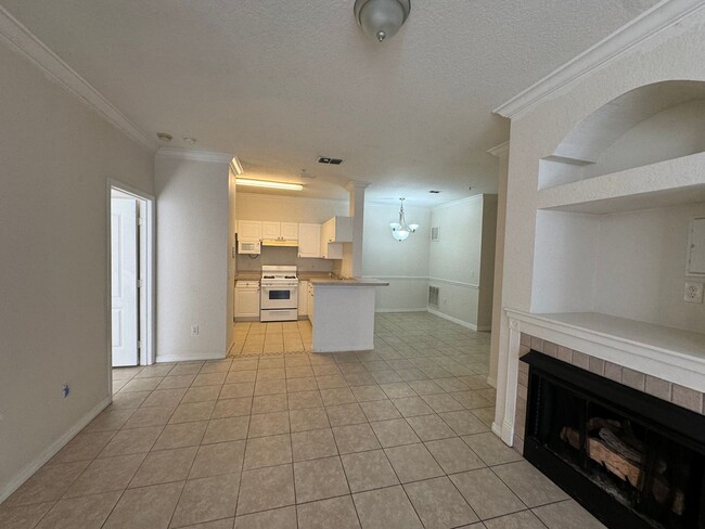 Building Photo - 2 Bedroom 2 Bath Condo in Guard Gated Comm...