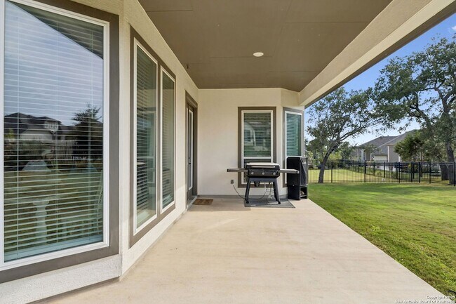 Building Photo - 462 Vamanos