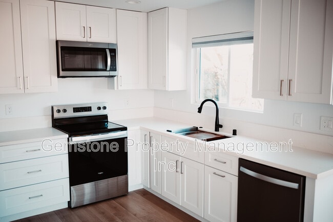 Primary Photo - 5263 Tipton St