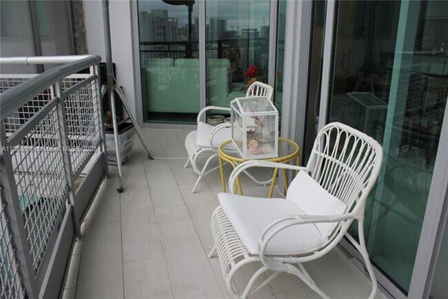 Building Photo - 690 SW 1st Ct