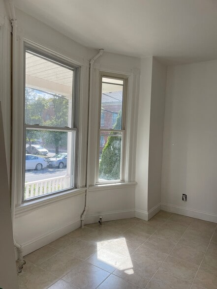 Building Photo - 1303 Hutton St