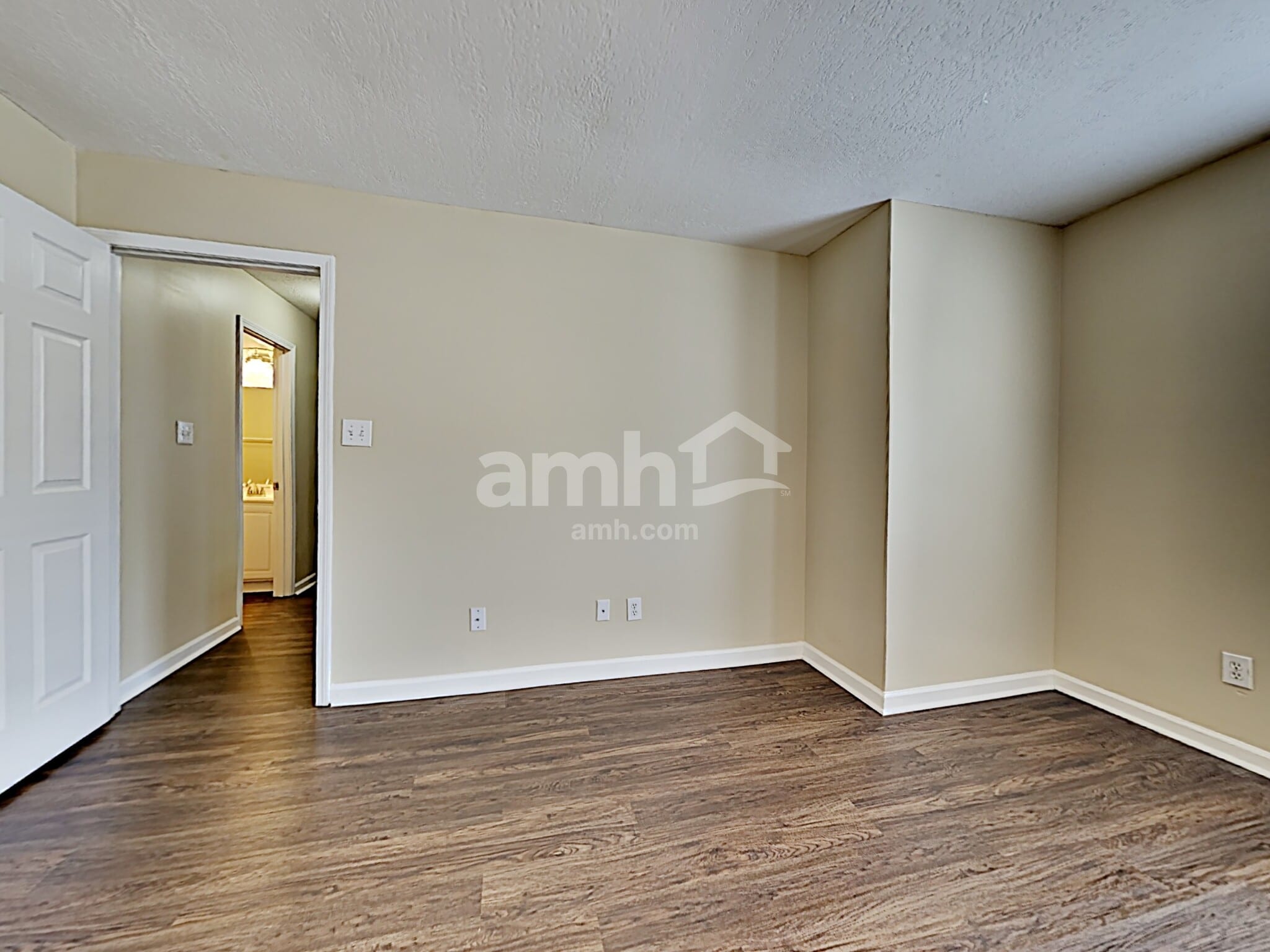 Building Photo - 1405 Randall Park Dr