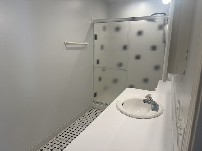 Building Photo - 14 N Peoria St