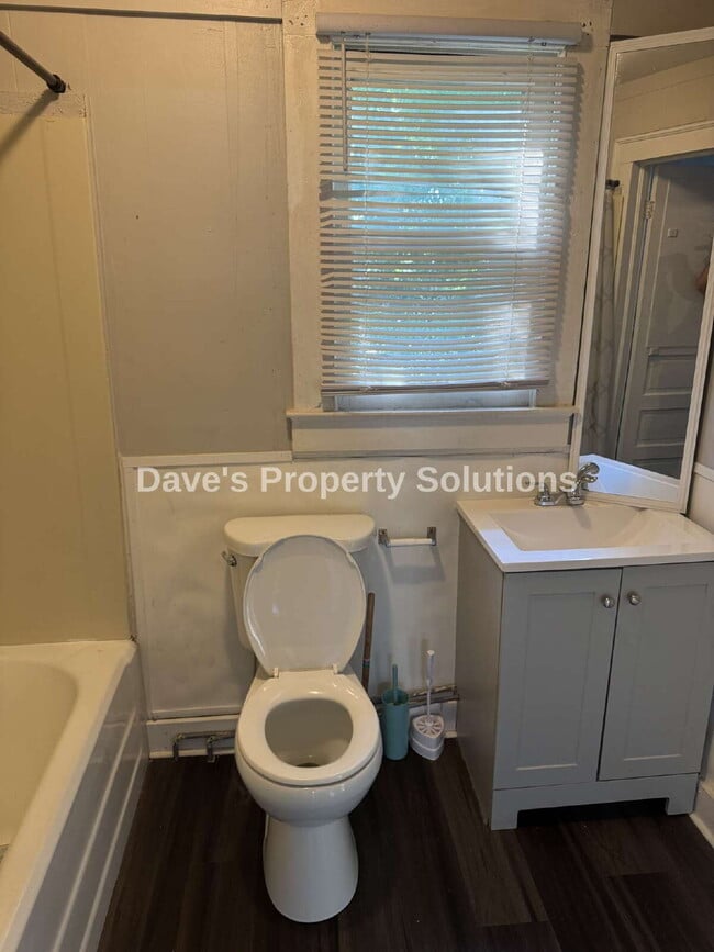 Building Photo - Move-In Ready Upstairs Unit | New Flooring, Eat-In Kitchen & Tons of Closets