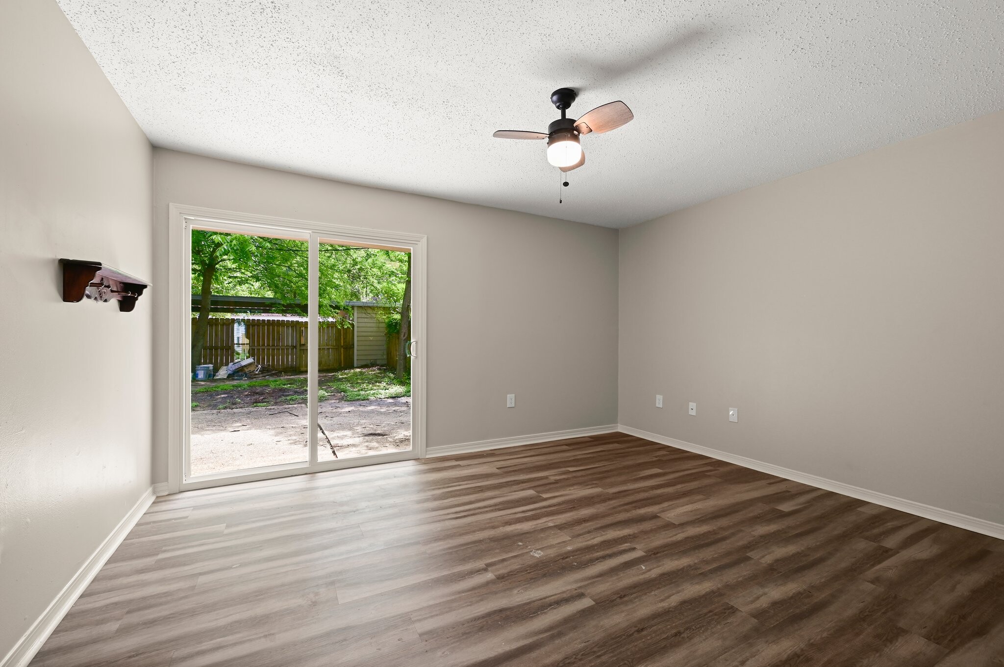 Building Photo - 1230 Sharlo Ave