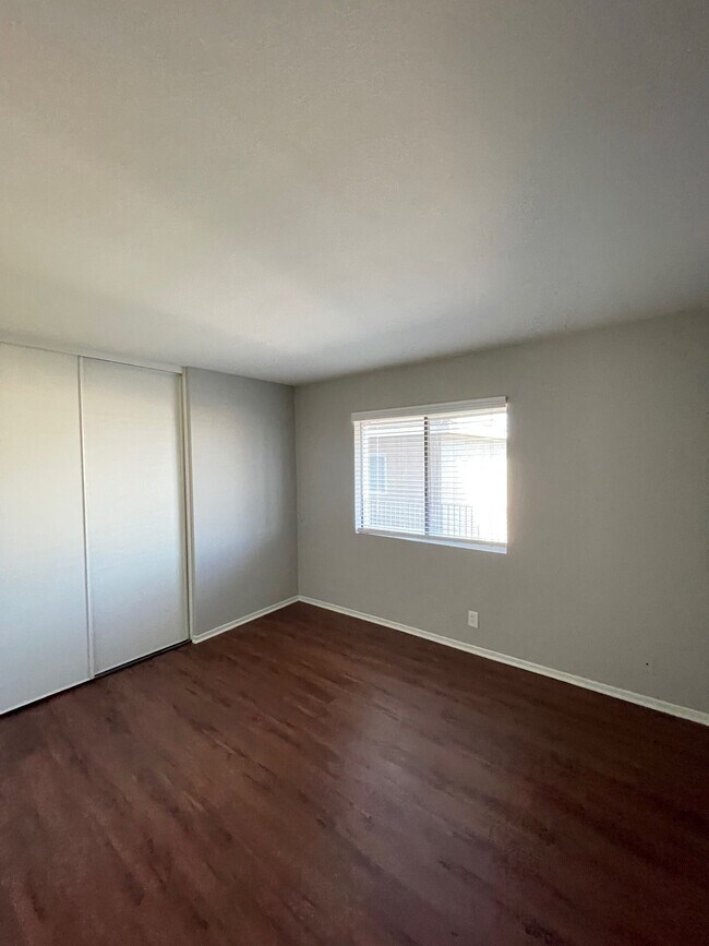 Building Photo - 3315 E 15th St