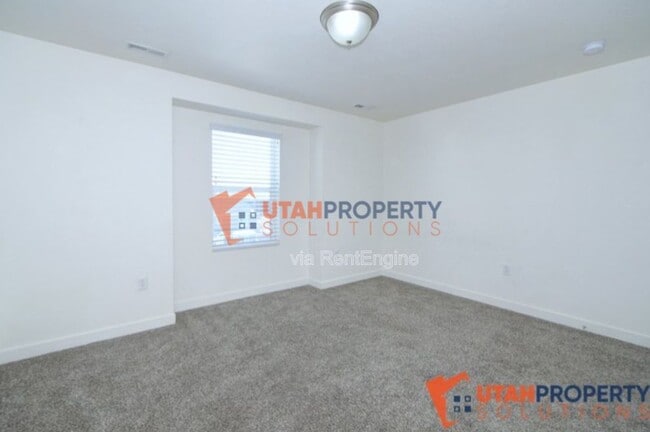 Building Photo - 8172 Broken Spoke Ln