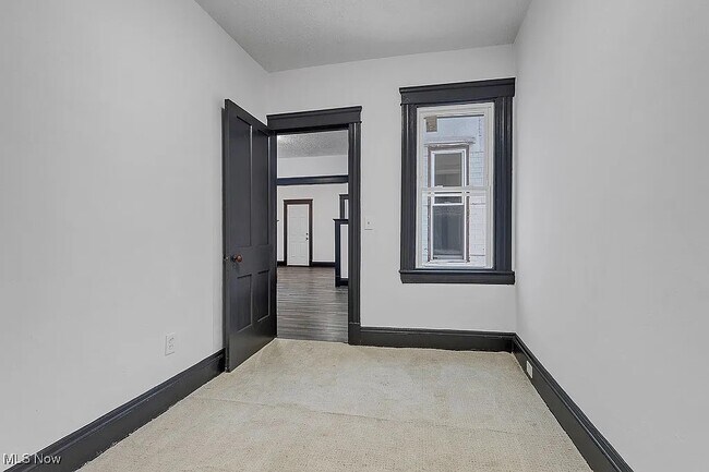 Building Photo - 1064 E 78th St