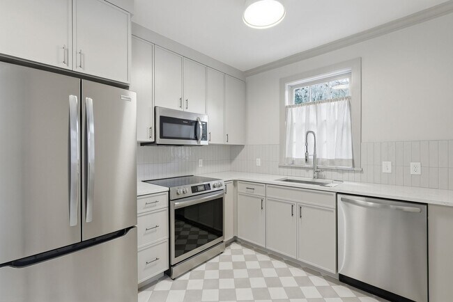 Building Photo - 124 E Mc Donough St
