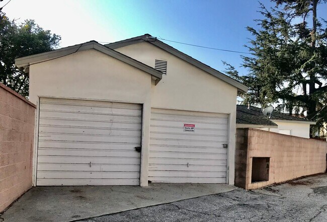 Building Photo - 2107 W Carson St