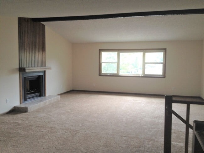 Building Photo - 2700 Dundee Ct