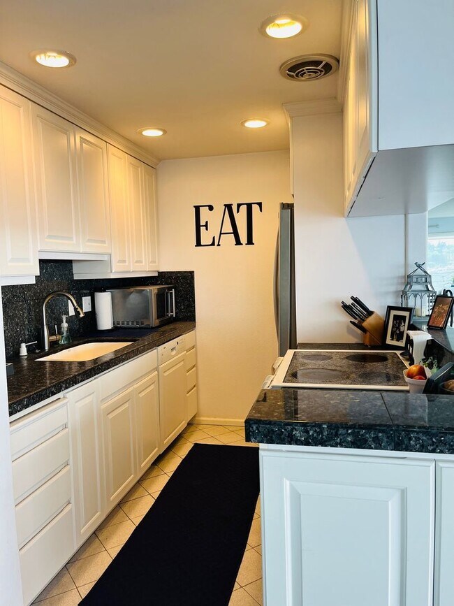 Building Photo - Kirkland Waterfront Condo Available Now! S...