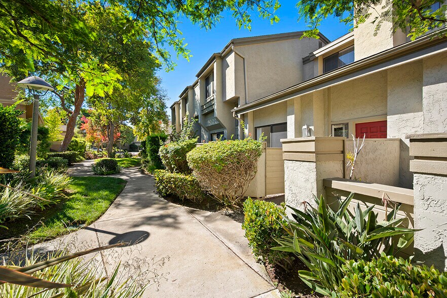 Building Photo - 3216 Caminito Eastbluff