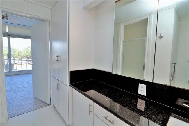 Building Photo - 4600 Ocean Dr