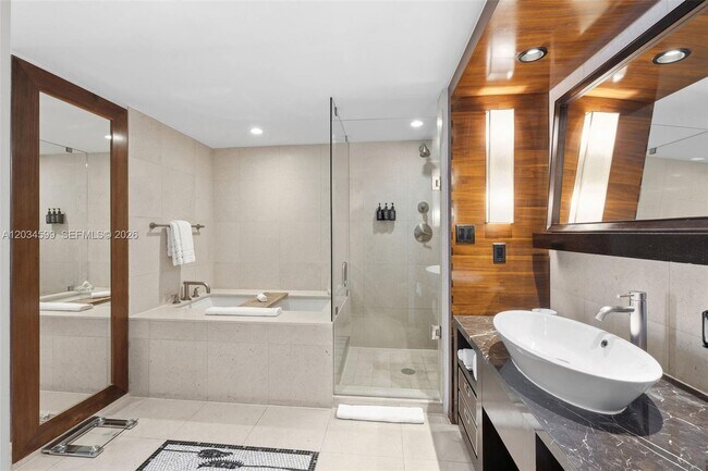 Building Photo - 6801 Collins Ave