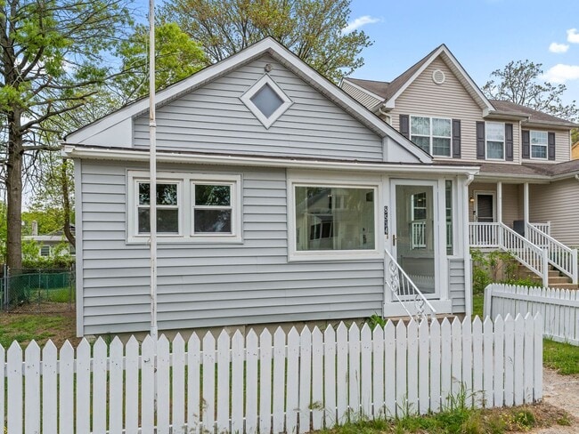 Building Photo - 8534 Orchard Ave