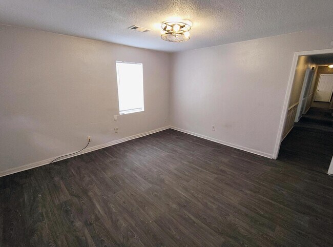 Building Photo - 293 N Manassas St