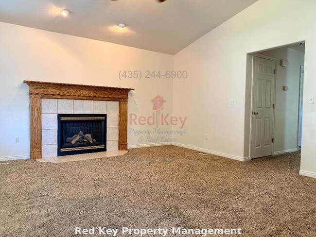 Building Photo - Breeze Cir Single Family Home
