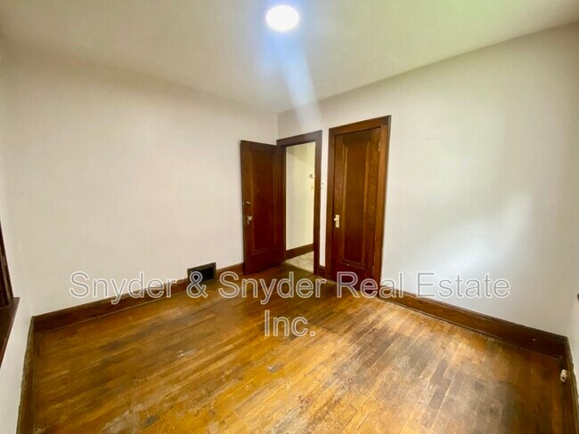 Building Photo - 689 Schiller Ave