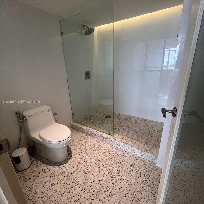 Building Photo - 881 Ocean Dr