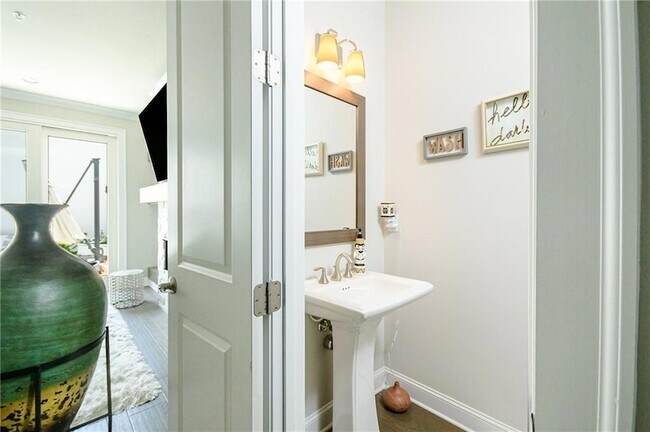 Building Photo - 535 Letchas Ln